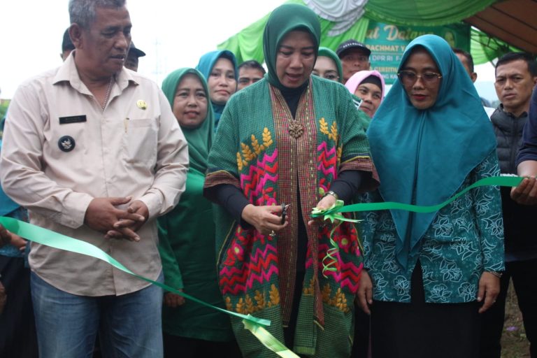 Elly Rachmat Yasin Resmikan 4 Sarana Air Bersih di Bogor Barat