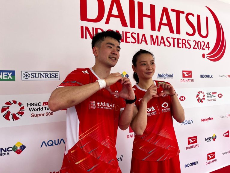 Kalahkan Pasangan Malaysia, Zheng Si Wei/Huang Ya Qiong Melangkah ke Semifinal Indonesia Masters 2024
