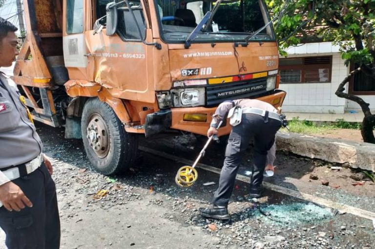 Kecelakaan Beruntun di Leuwisadeng Bogor, Truk Seruduk Motor dan Angkot