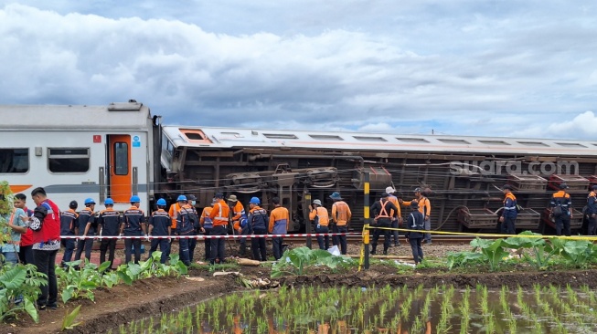Update Kecelakaan Kereta di Cicalengka Bandung: 4 Tewas, Puluhan Luka-Luka