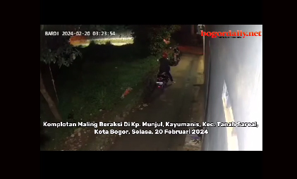 Komplotan Maling Motor di Kampung Munjul Tanah Sareal Terekam CCTV