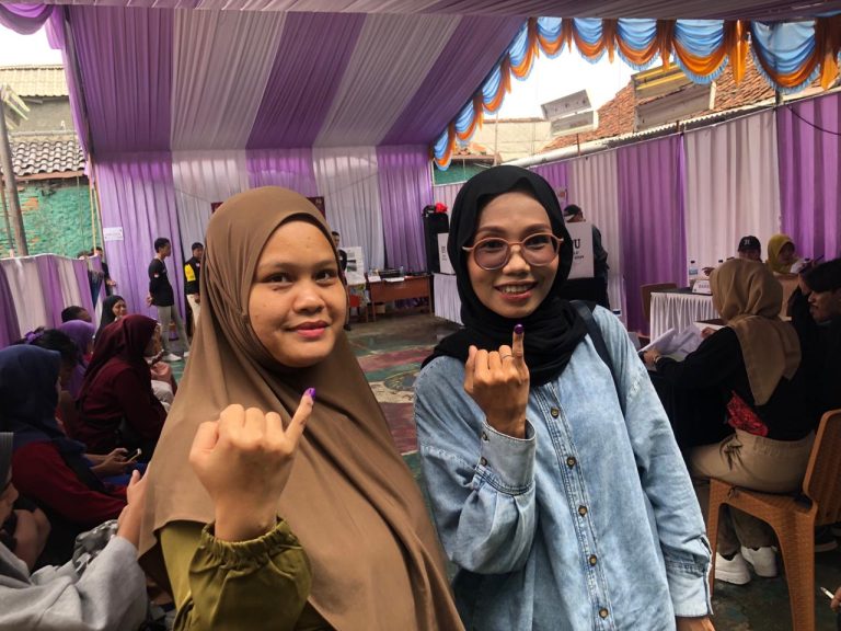 Warga Antusias Ikuti Pencoblosan Pemilu 2024 di Cilebut Timur Bogor