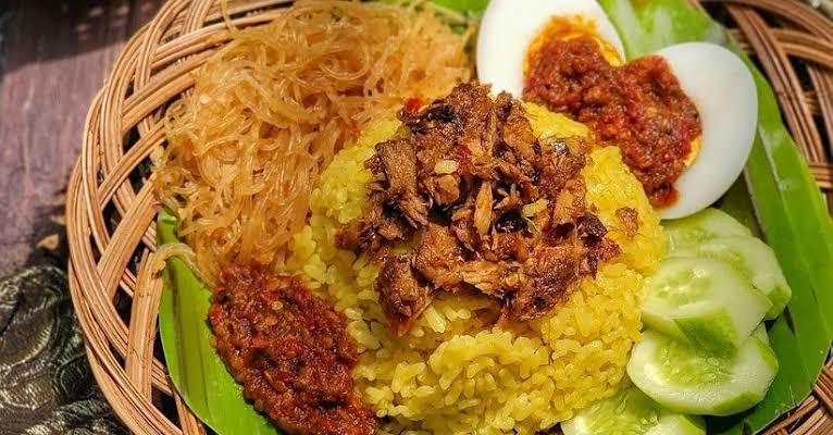 Resep Nasi Kuning Manado yang Disantap Anies Saat Kampanye di Sulut