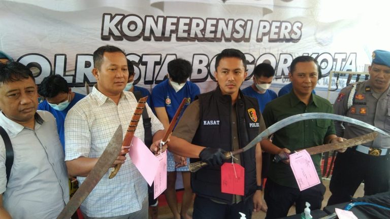 Polresta Bogor Kota Tangkap 7 Pelaku Tawuran, Sita Golok hingga Celurit