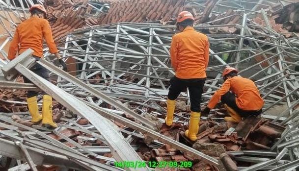 Kronologi Atap Bangunan SMAN 1 Ciampea Bogor Ambruk, Siswa Korban Luka Dievakuasi