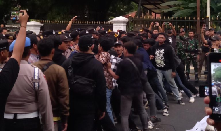 Mahasiswa Demo di Sekitar Istana Bogor, Soroti Harga Sembako