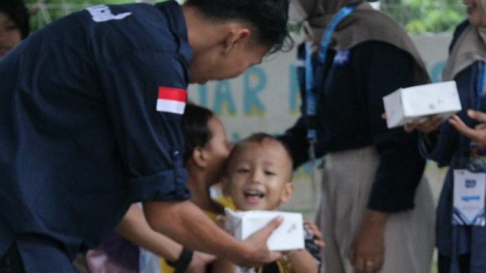 Komunitas Bogor Melaju Bagi-Bagi Takjil di Kampung Mongol Kota Bogor