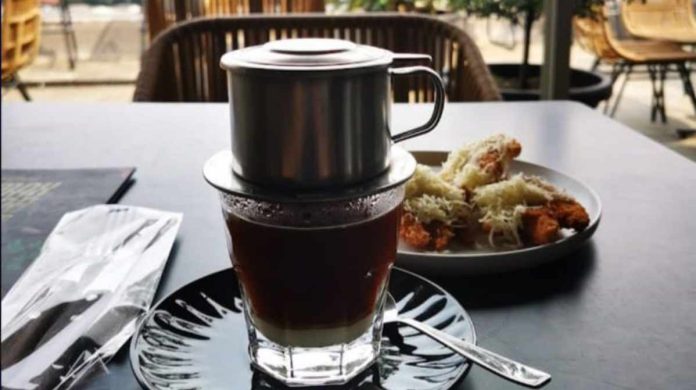 Max-Max Bogor Cafe & Resto Kopi Vietnam Drip Cocok Untuk Berbuka Puasa