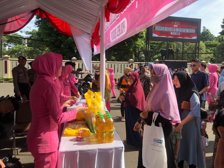 Jelang Bulan Suci Ramadan, Polres Bogor Gelar Operasi Pasar Murah