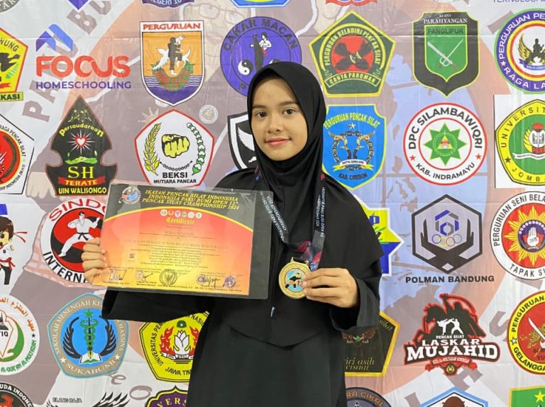 Keren! Atlet Silat MTs Nurrosyidiyah Sabet Juara 1 di Paku Bumi Open ke-12 Championship 2024