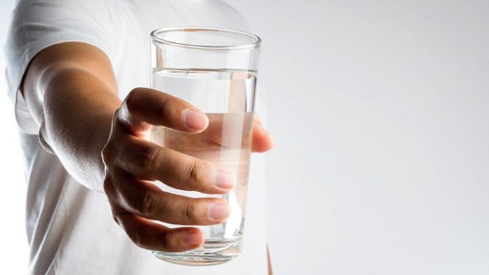 Manfaat Minum Air Putih Puasa
