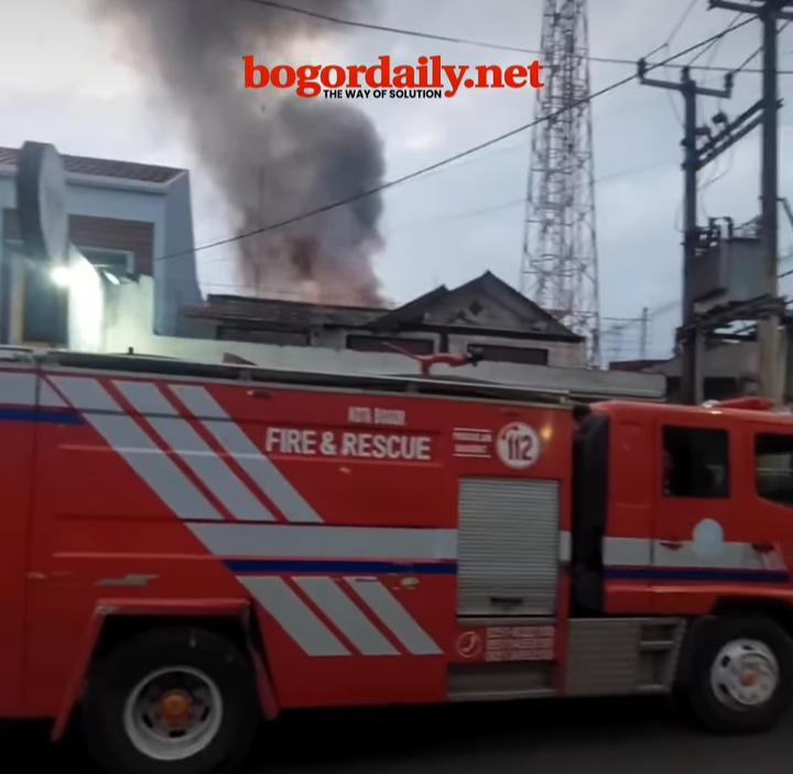Kebakaran Toko Snack di Bogor Utara, 3 Unit Damkar Dikerahkan