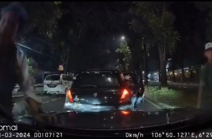 Polisi Buru Pelaku Pengrusakan Mobil di Pakansari Cibinong