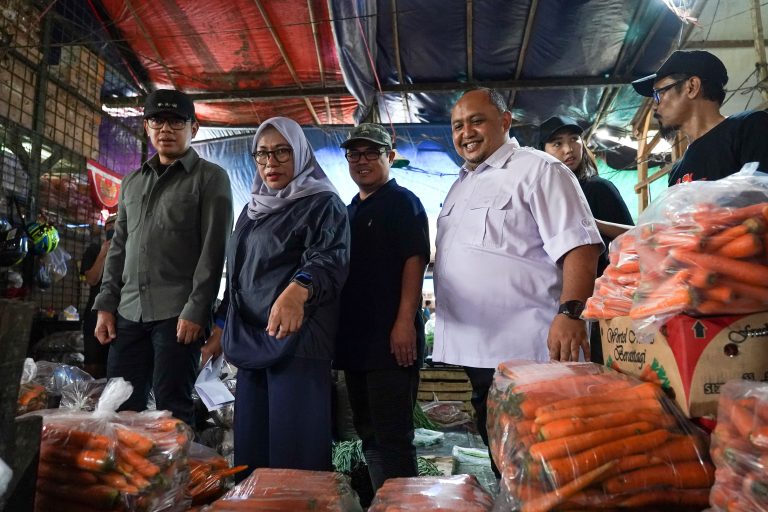 Pastikan Harga Komoditas Stabil, Forkopimda Kota Bogor Tinjau Pasar Tekum