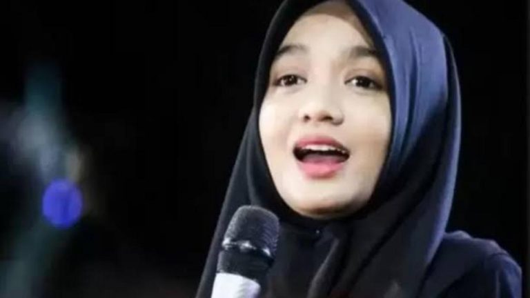 Biodata Ning Umi Laila Pendakwah Muda yang Viral Singgung Rhoma Irama 