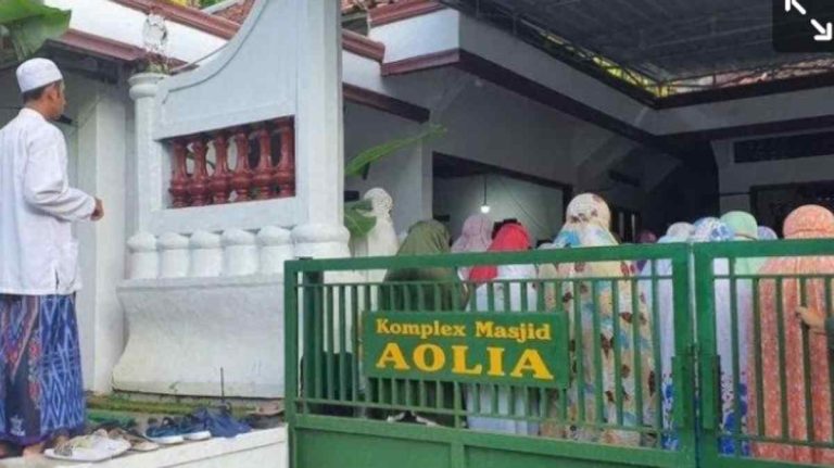 Melihat Jemaah Masjid Aolia Gunungkidul DIY yang Lebaran Hari Ini. Apa Alasannya?