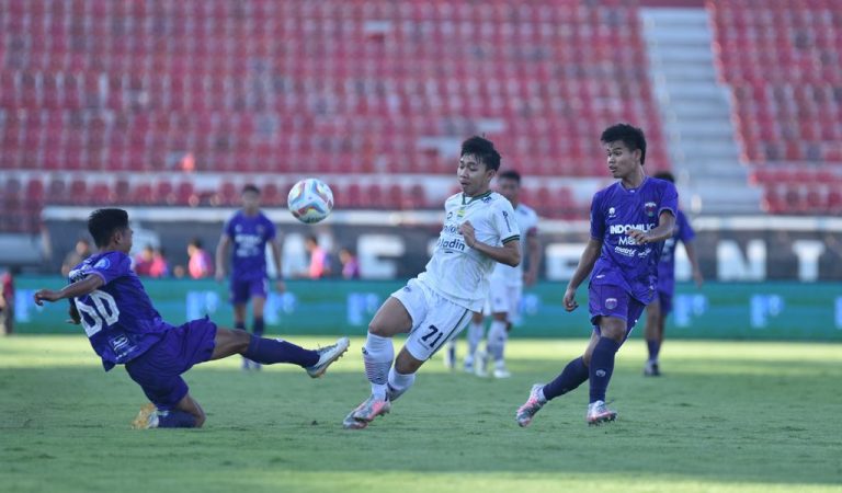 Hasil BRI Liga 1 Persita vs Persib Bandung, Duel Sengit Skor 3-3