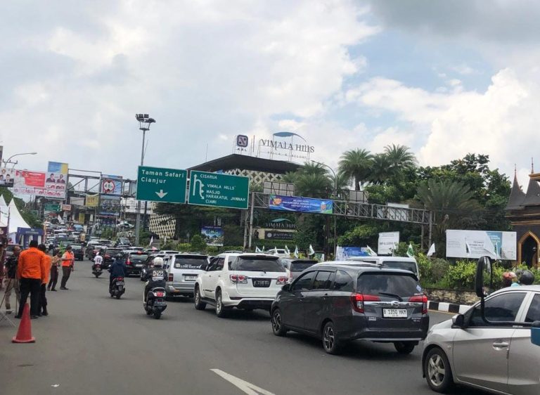Hari Kedua Libur Lebaran, Ribuan Kendaraan Mulai Padati Puncak Bogor