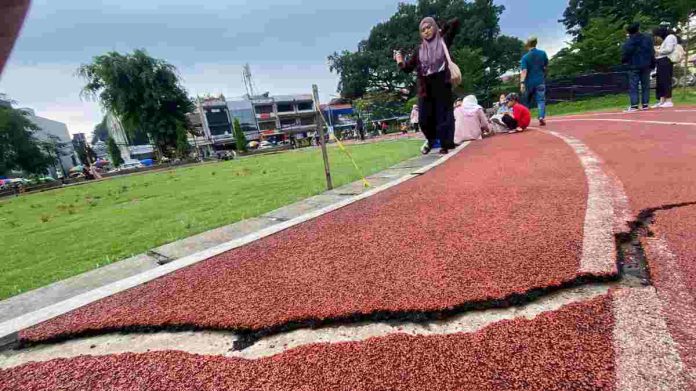 Soal Jogging Track di Alun-alun Kota Bogor yang Rusak, Disperumkim Pastikan Perbaikan Segera 