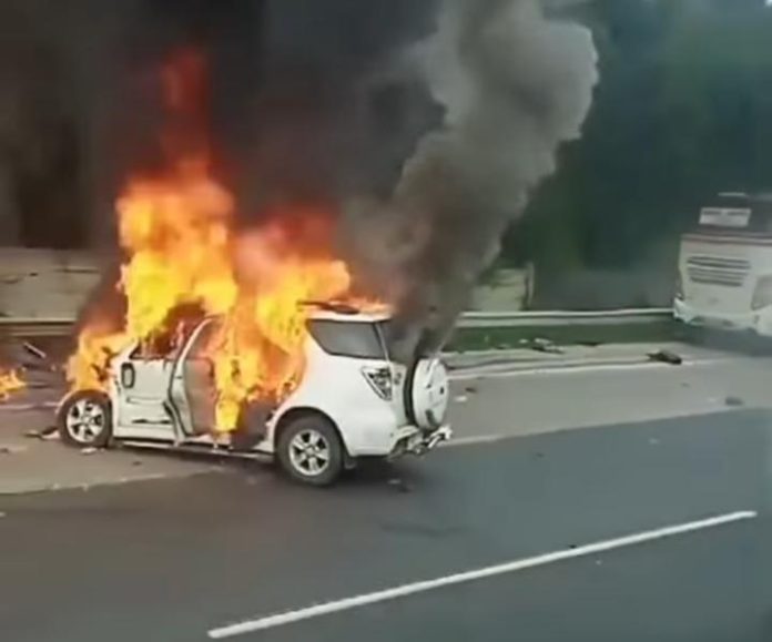 Kecelakaan Tol Cikampek tips mencegah kebakaran mobil