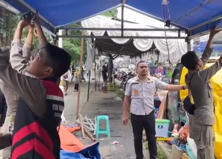 Alasan PKL di Jalan Dewi Sartika Berjualan Saat Ramadan