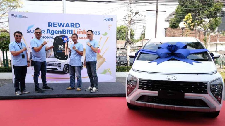 BRI Bagikan Mobil untuk AgenBRILink Berprestasi di Yogyakarta