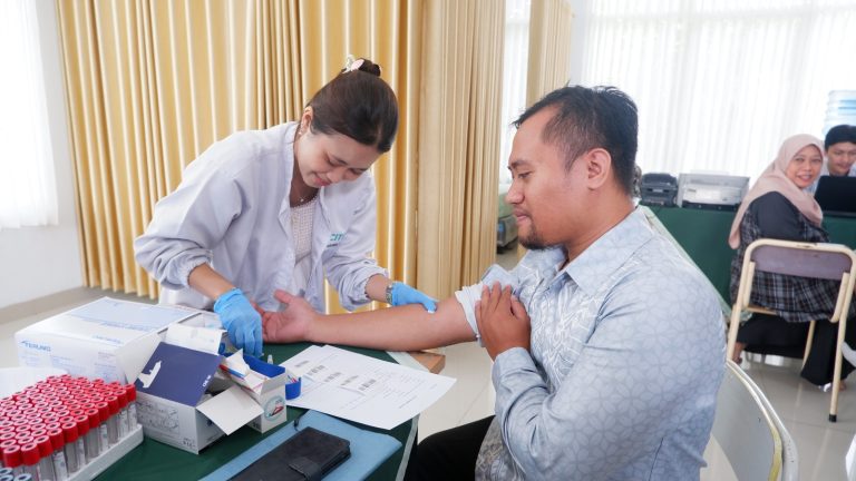 Sekolah Bosowa Bina Insani Adakan Pemeriksaan Gratis Diabetes dan Papsmear untuk Guru dan Karyawan