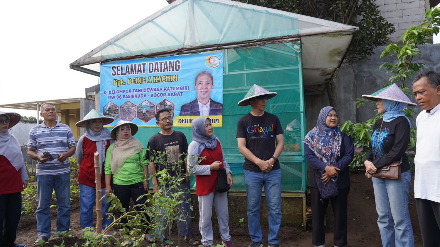 Bakal calon wali kota Bogor 2024-2029 Dedie A Rachim menemui warga dalam program Saba Kampung di Kelurahan Pasirkuda, Kecamatan Bogor Barat, Kota Bogor. (Foto: Dok. Relawan Dedie Rachim)