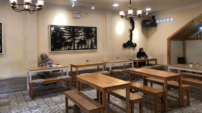 Kafe Coger Kujang, Tempat Ngopi dengan Vibes Klasik di Bogor