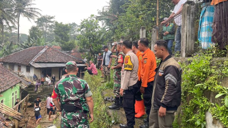 Polda Jabar Cek Lokasi Longsor di Megamendung Bogor, Begini Kondisinya
