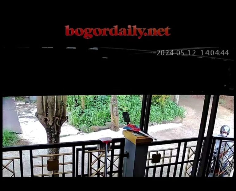Maling Terekam CCTV Bobol Rumah di Taman Dramaga Permai 6 Ciampea Bogor