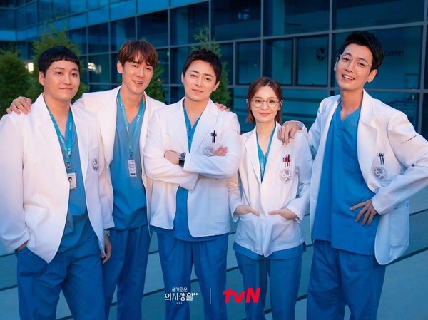 Shin PD Sebut Hospital Playlist Season 3 Akan Segera Diproduksi