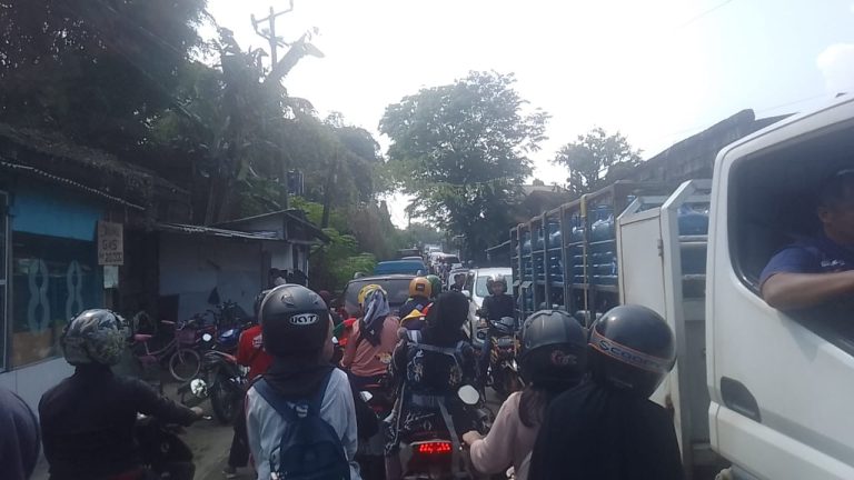Akses Bendungan-Sukabirus Bogor Macet, Jalur Alternatif ke Puncak Diminta Dilebarkan