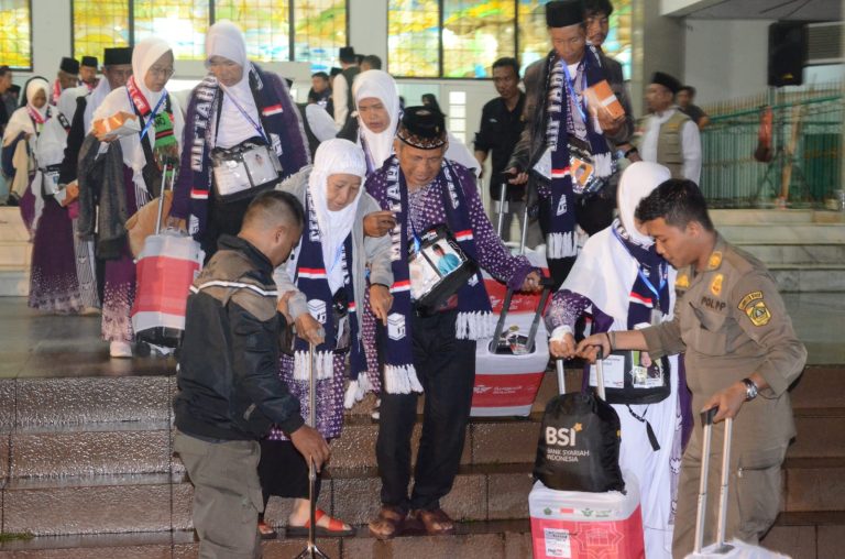 Pemkab Bogor Lepas Kloter Kedua Jamaah Haji Menuju Tanah Suci