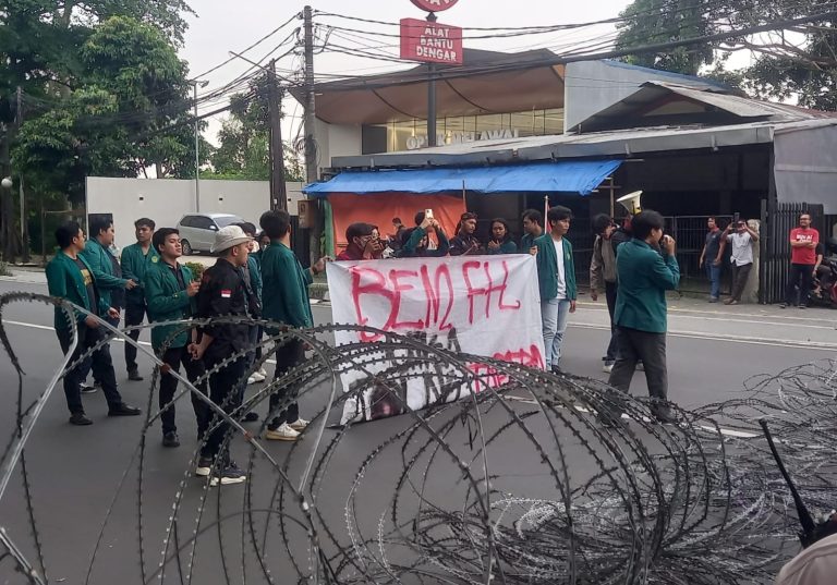 BEM FH UIKA Bogor Gelar Aksi Tolak Tapera di Jalan Sudirman, Ini Tuntutannya