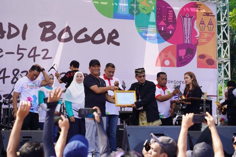 Pemkab Bogor Tebar Penghargaan Tegar Beriman Award di Gebyar HJB ke-542