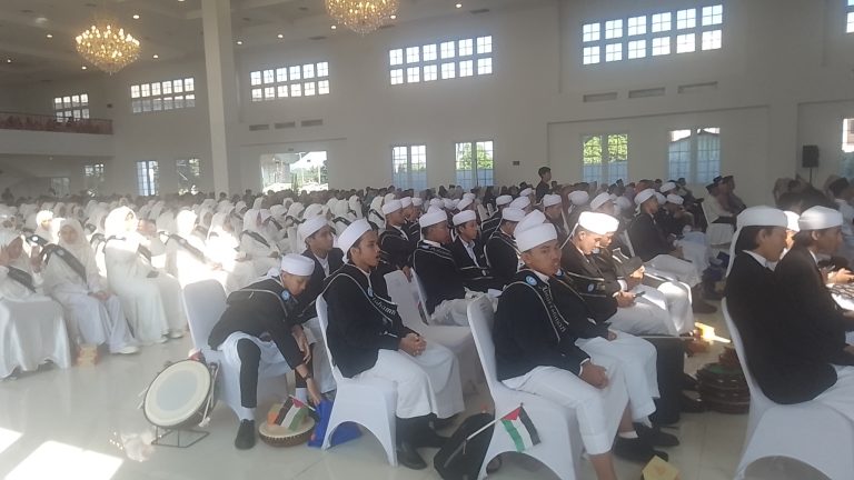 Ponpes Daarul Huffadz Indonesia Mewisuda 230 Santri Penghafal Al-Qur’an Generasi ke-5