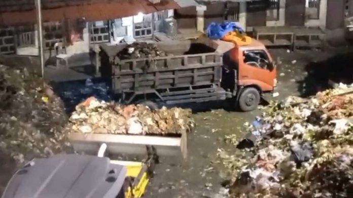 Pasar Pakuan Jaya, PUPR dan DLH Kota Bogor Bersihkan Sampah Pasar Bogor