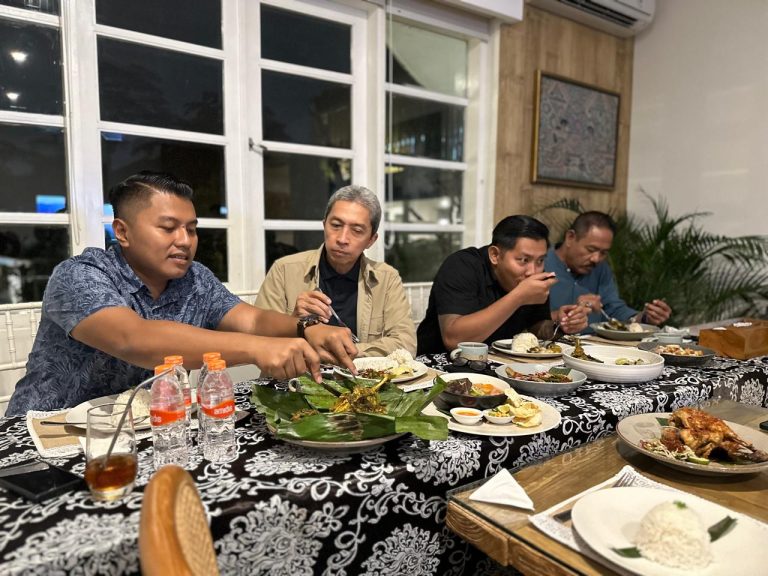 Calon Wali Kota Bogor dan Semarang ‘Koalisi’, Makan Bareng di Sempur