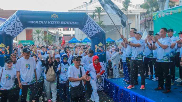 Rangkaian HJB ke-542, Ribuan Peserta Ikuti Jalan Sehat di Balai Kota Bogor