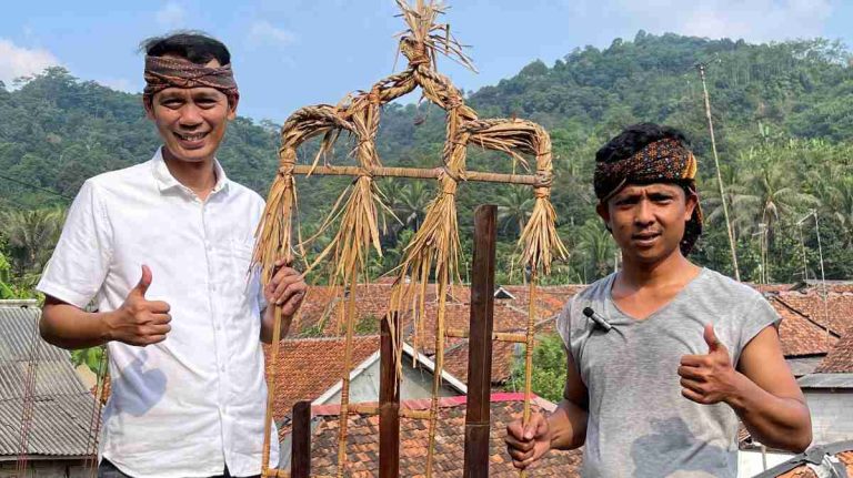 Calon Bupati Bogor 2024 Ade Wardhana Kunjungi Kesenian Angklung Gubrak Berusia 600 Tahun yang Hampir Punah