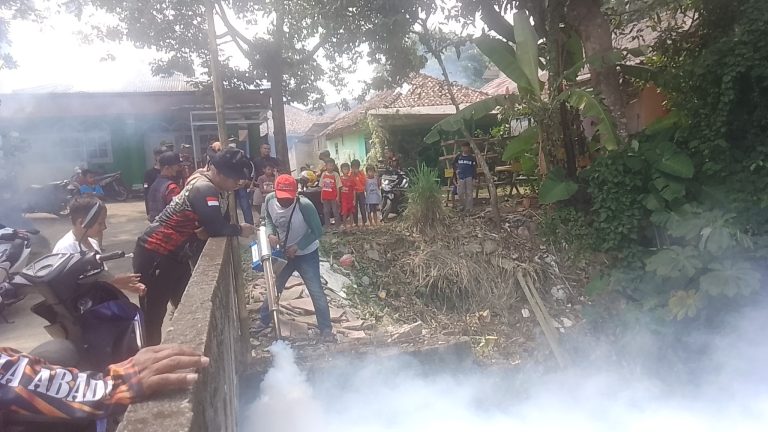 Pemuda Pancasila Gercep Atasi DBD, Fogging Desa Banjarsari