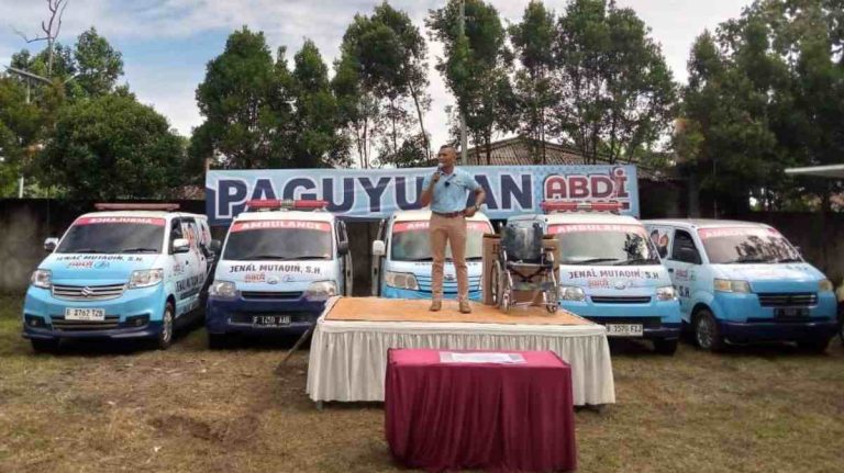 Jenal Mutaqin Launching Mobil Ambulance dan Pemeriksaan Kesehatan Gratis untuk Masyarakat