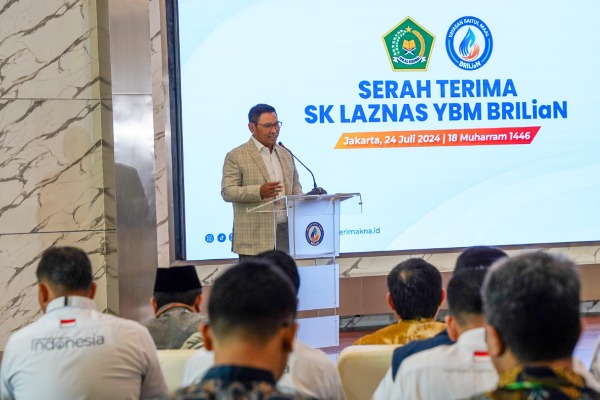 Kemenag RI Menyerahkan SK Izin Operasional Sebagai Lembaga Amil Zakat Skala Nasional Kepada YBM BRILiaN