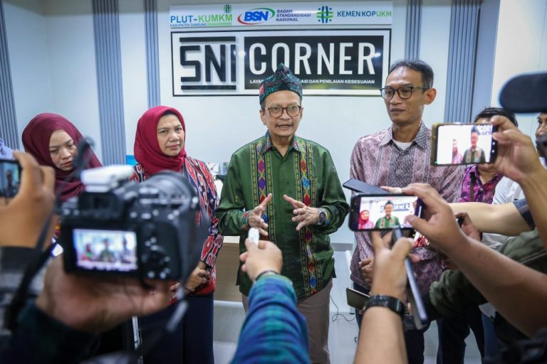 Luncurkan SNI dan Wifi Corner, KemenKopUKM Tingkatkan Kualitas Layanan PLUT