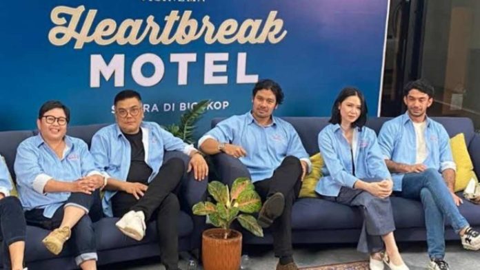 Sinopsis Film Heartbreak Motel, Film baru Laura Basuki, Reza Rahadian dan Chicco Jerikho 