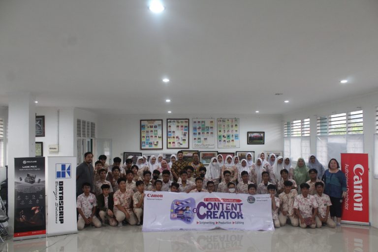 SMA Bina Insani Ikuti Pelatihan Content Creator Canon Indonesia