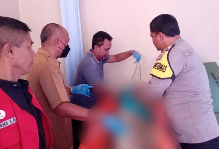 Geger Mayat Pria Gantung Diri di Jasinga Bogor, Polisi Gelar Olah TKP 