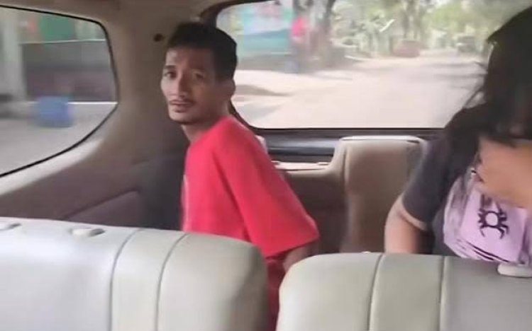 Viral Video Pelaku Kriminal BAB di Mobil, Polisi Tutup Hidung