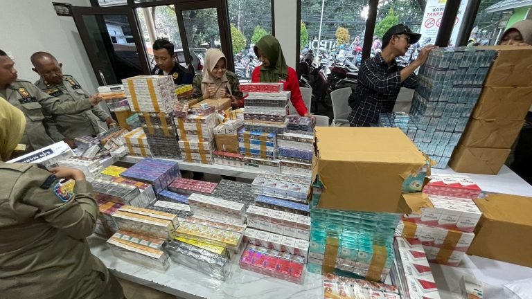 Razia Rokok Ilegal di Kota Bogor: Satpol PP Sita 5.655 Bungkus Rokok